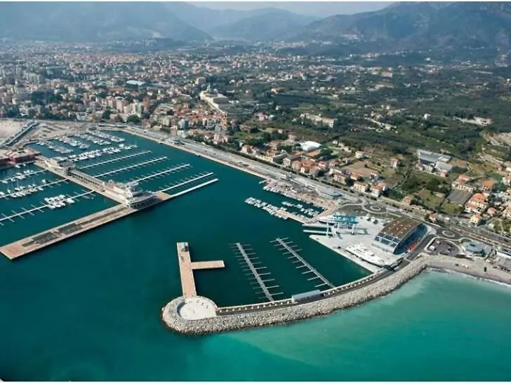 Loano-Marina Spiaggia, Mare, A 5 Stelle 0*, Loano Italy